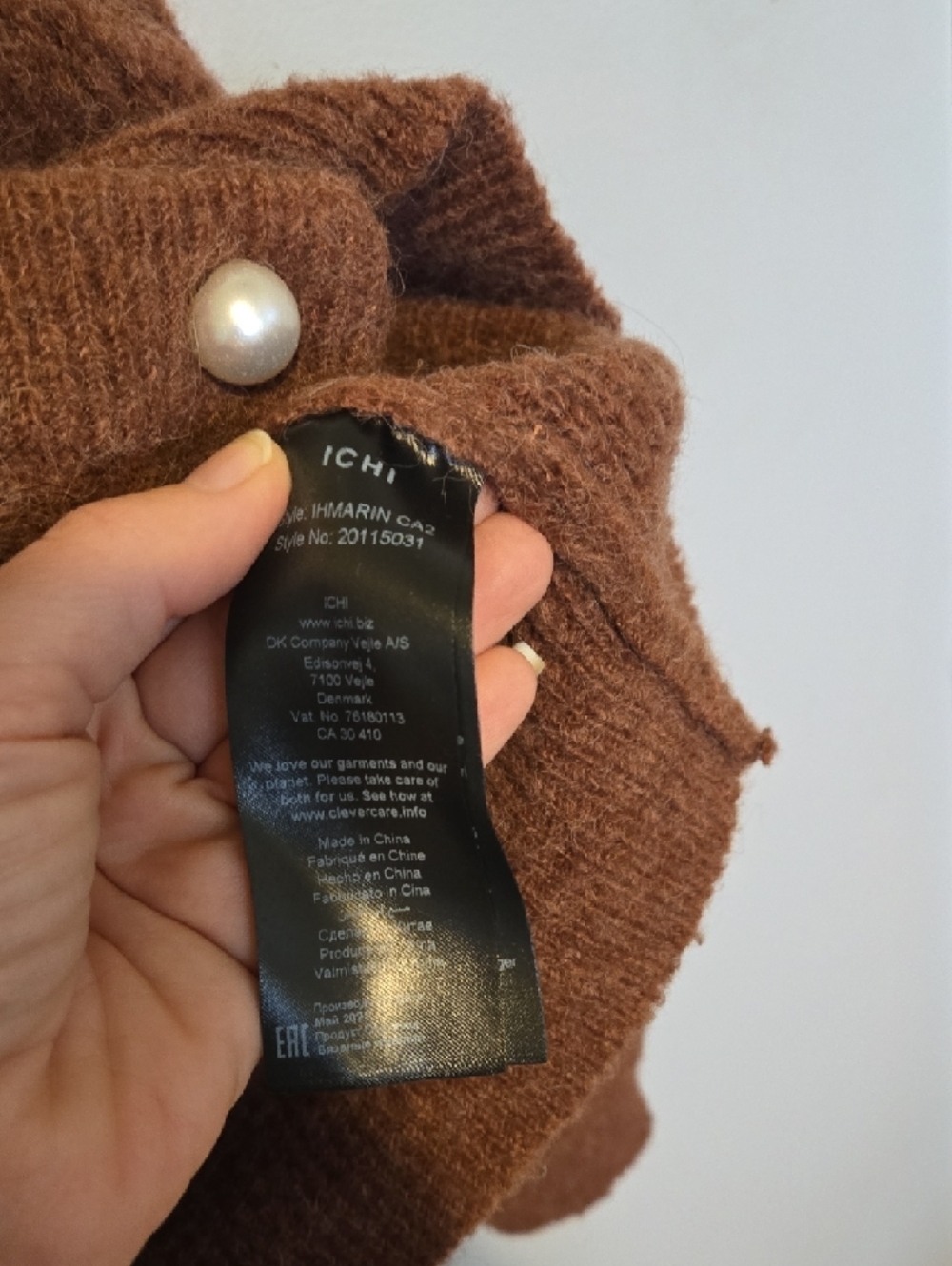 ICHI Cropped Chestnut V-Neck Cardigan with Pearl Buttons - Picture 2 of 6